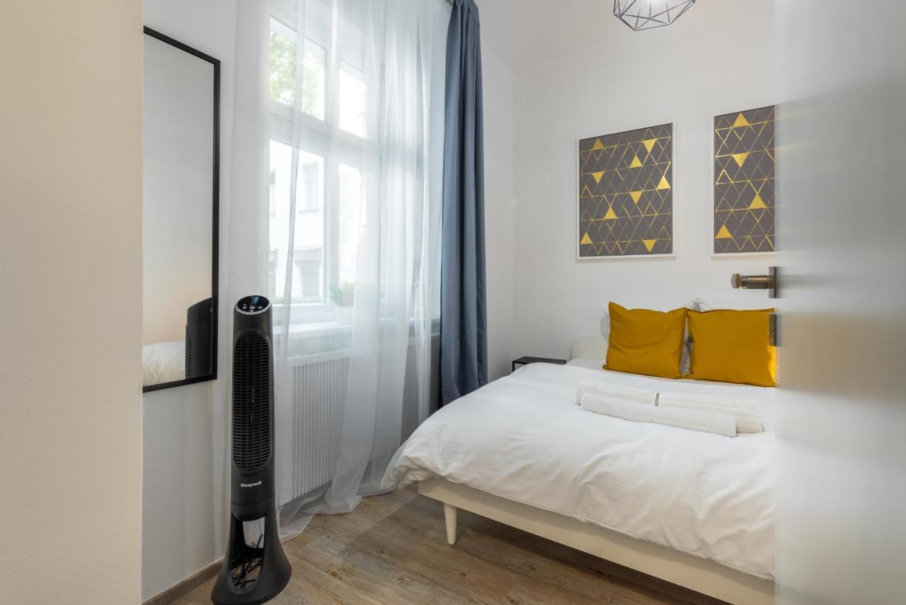 Cute 1Bedroom Center Apartment Прага Екстер'єр фото